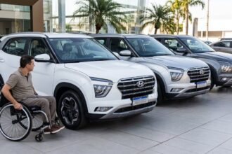 SUV Hyundai Creta PCD exposto em área externa de concessionária brasileira
