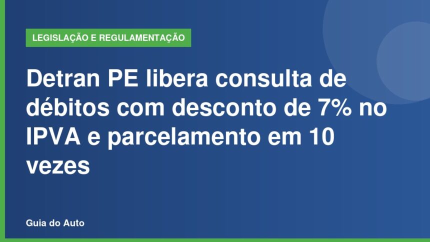 Detran PE: mãos de motorista segurando documento do veículo e smartphone no volante do carro para consulta de taxas e débitos veiculares.