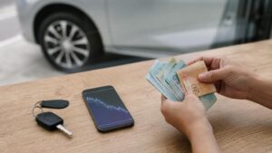 Dólar hoje passa de R$ 5,60 e Bolsa para pela primeira vez desde 2020 após a reeleição de Lula
