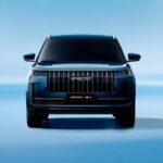 Jaecoo 5 chega ao Brasil em 1º de outubro com 4,38 metros, sistema híbrido que dispensa tomada e autonomia próxima de 1.000 km por R$ 154.990