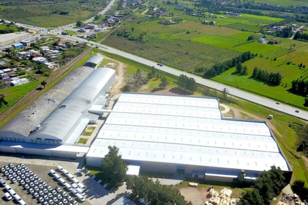 Vista aérea da fábrica que monta modelos Kia no Uruguai; a fábrica da Kia no Brasil ainda depende de acordo