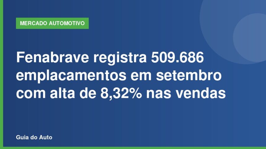 Vendas de veículos: fileiras de carros novos alinhados em pátio de concessionária sob a luz da manhã, com funcionário ao fundo de costas conferindo veículos.