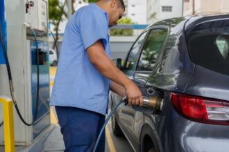 Quantos km o carro roda com um metro cúbico de GNV? A conta que mostra quanto se economiza contra a gasolina