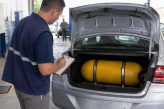 Inspeção GNV: quando fazer, o que o inspetor confere no cilindro e quanto tempo leva a vistoria