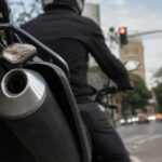 Motos barulhentas em BH: escapamento de motocicleta em avenida de Belo Horizonte, cidade que passa a multar motos barulhentas