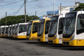 Ônibus em Salvador parados na garagem no domingo do 2º turno