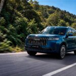 Jaecoo 5 chega ao Brasil em 1º de outubro com 4,38 metros, sistema híbrido que dispensa tomada e autonomia próxima de 1.000 km por R$ 154.990