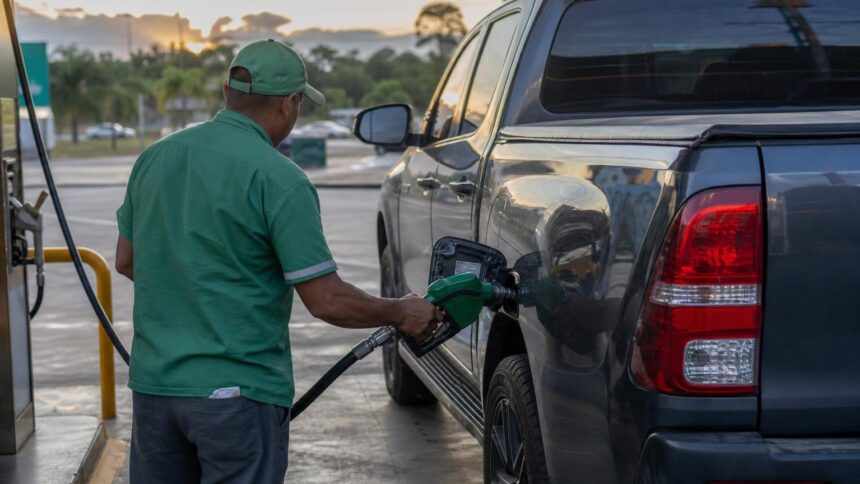 Diesel segue com subsídio de R$ 2,12 por litro por mais 30 dias, mas o preço na bomba pode não baixar 1 Bico da bomba de diesel no posto, combustível que tem subvenção ao diesel de R$ 2,12 por litro prorrogada