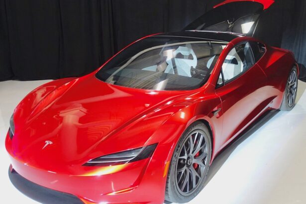 Superesportivo Tesla Roadster apresentado em evento oficial